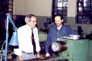A. Segu y G. Vranjes durante maquinado del medidor...